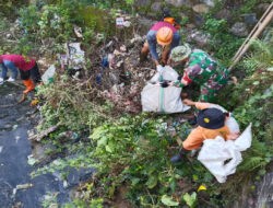 Koramil Gemolong Kerahkan Anggota Untuk Kerja Bakti Pembersihan Sungai