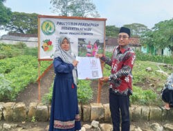 Serah Terima Sertifikat Halal Kuota Gratis untuk Ibu-ibu UMKM