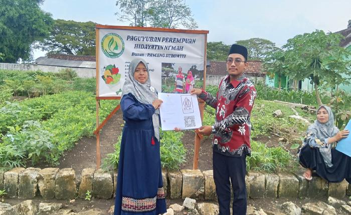 Serah Terima Sertifikat Halal Kuota Gratis untuk Ibu-ibu UMKM