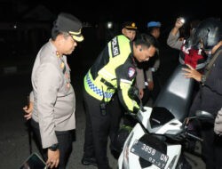 Polres Nganjuk Gelar Patroli SREG dan Penyekatan di Perbatasan Suroan Berjalan Kondusif