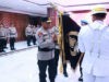 Kapolda Jatim Pimpin Upacara Pemuliaan Nilai Luhur Tribrata Pataka Polda Jatim ‘Tan Hana Dharma Mangrwa’