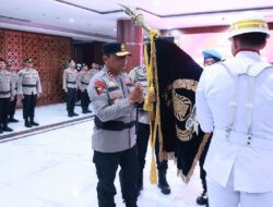Kapolda Jatim Pimpin Upacara Pemuliaan Nilai Luhur Tribrata Pataka Polda Jatim ‘Tan Hana Dharma Mangrwa’
