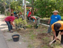 Anggota Kodim Ponorogo Kerja Bakti Bersihkan Lingkungan Bersama Warga