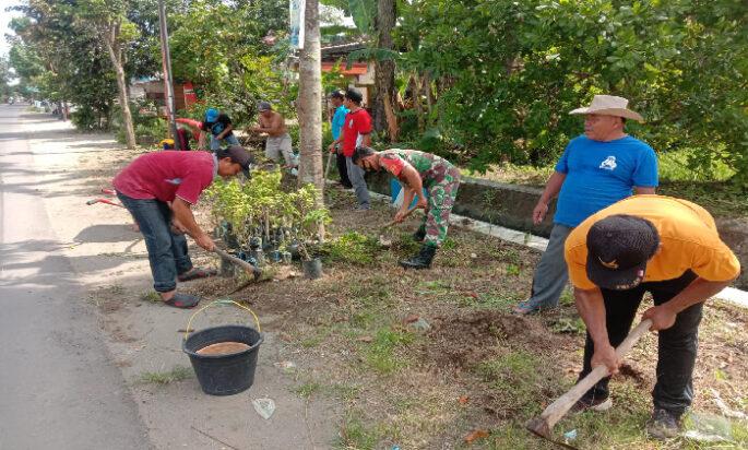 Anggota Kodim Ponorogo Kerja Bakti Bersihkan Lingkungan Bersama Warga