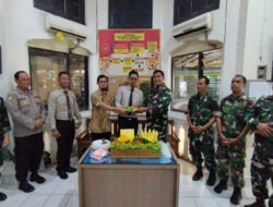 HUT Bhayangkara ke – 79, Koramil 04/Jebres Berikan Kejutan Kepada Anggota Polsek Jebres