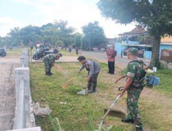 Gandeng Linmas dan Masyarakat, Koramil 02/Banjarsari Laksanakan Kerja Bhakti Pembersihan Lingkungan