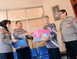 Penuh Haru, Anjangsana SPN Polda Jatim ke Para Purnawirawan di Hari Bhayangkara ke -79