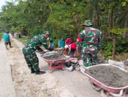 Babinsa Gotong Royong, Bantu Warga Bangun Talud