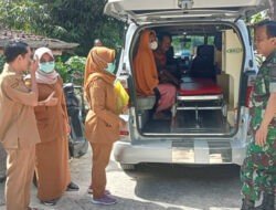 Babinsa Dan Puskesmas Evakuasi Pasien ODGJ di Wonosamudro