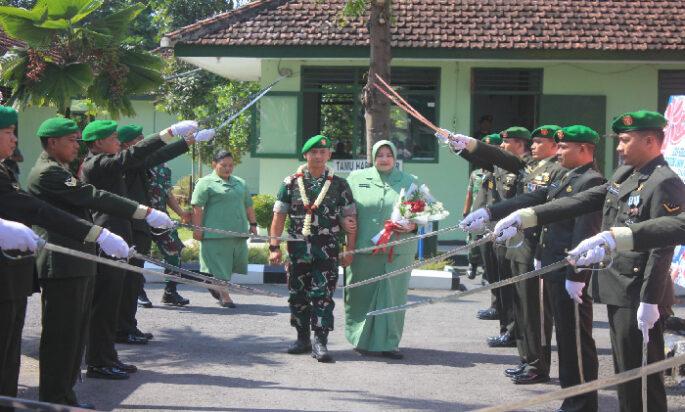 Estafet Kepemimpinan di Kodim 0806/Trenggalek, Letkol Roy Resmi Gantikan Letkol Yudo