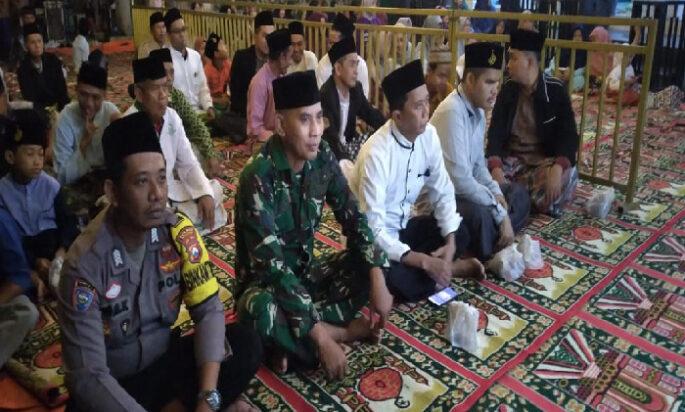 Pererat Tali Silaturahmi TNI Dengan Masyarakat, Serma Suhadi Hadiri Acara Malam Asyuro