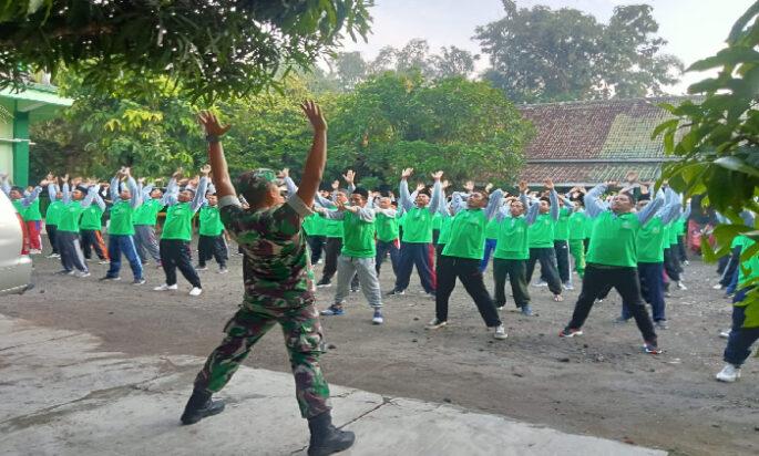 Jalin Silaturahmi, Babinsa Koramil Karangjati ikuti Senam Pagi dan Jalan Sehat bersama Warga