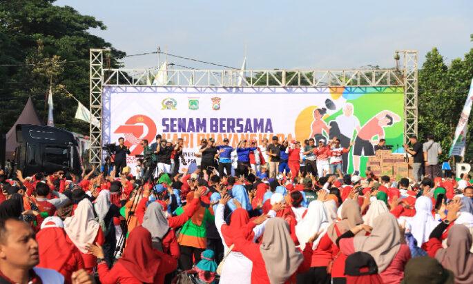 Ribuan Warga Meriahkan Olahraga Bersama Hari Bhayangkara ke – 79 di Stadion Kanjuruhan Malang