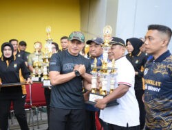 Perkuat Sinergi dan Kebersamaan Polres Gresik Gelar Olahraga Bersama di Hari Bhayangkara ke -79