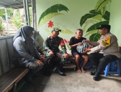 Babinsa Serengan Peduli, Jenguk Anggota Satlinmas yang Sakit