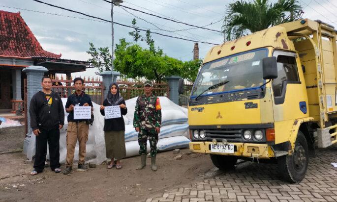 Panen Padi Dimulai, Babinsa Koramil Kedunggalar dan Petugas Bulog Turun ke Lapangan Lakukan Sergap