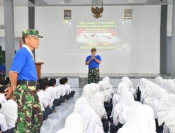 MPLS Siswa Baru, Anggota Kodim Ponorogo Latih Baris Berbaris