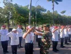 Tingkatkan Kedisiplinan, Babinsa Koramil 0805/01 Ngawi Gembleng Siswa SMP Dalam Giat MPLS