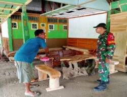 Berikan Motivasi, Babinsa Koramil Karangjati Komsos Dengan Pengrajin Mebel