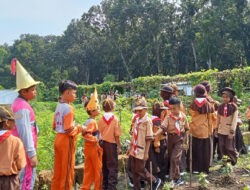 UPT SDN 313 Dalegan dan UPT SDN 322 Surowiti Gelar Giat MPLS di Lahan Sayur dan Edukasi Lingkungan