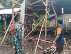 Babinsa Koramil Jogorogo Bantu Warga Bangun Rumah