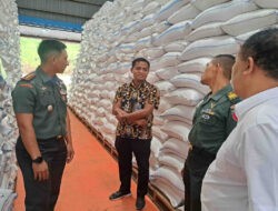 TNI Turun Tangan, Dandim Trenggalek Pastikan Stok Beras Aman untuk Warga