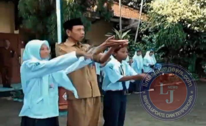 Pelepasan Burung Perkutut Warnai Puncak MPLS Ramah 2025 SMPN 1 Solokuro