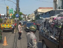 Ciptakan Kondusifitas Wilayah, Babinsa dan Bhabinkamtibmas Serengan Gelar Patroli Siang