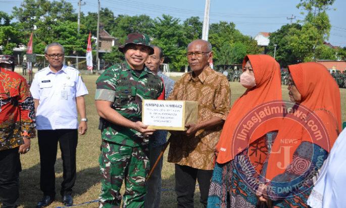 Mantap..!! Bantuan Sembako Gratis Warnai Pembukaan TMMD Reguler Ke-125 Kodim Surakarta