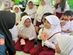 Mahasiswa Pengabdian Masyarakat BBK 6 Unair Adakan Edukasi PHBS di SDN V Simomulyo