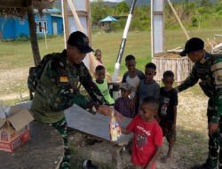 Berbagi Tebar Kebahagiaan Satgas Yonif 521/DY di Distrik Kobakma