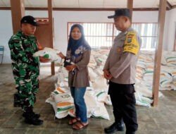 TNI-Polri Kawal Ketat Penyaluran Bantuan Beras CPP di Trenggalek, Pastikan Bantuan Tepat Sasaran