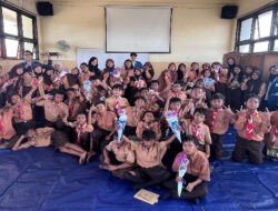 Kreasi Keren di SDN Asemrowo II: Belajar Bisnis Lewat Karya Membuat Bouquet, Cincin dan Gelang