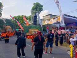 Jaga Tradisi, Jaga Negeri: TNI Kawal Pawai Budaya Bendorejo Jelang HUT RI ke-80