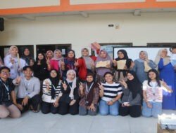 Sosialisasi Eco Enzyme oleh Mahasiswa UNAIR di RW 2 Kelurahan Made