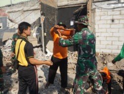 TNI-POLRI dan Warga Gotong Royong Selesaikan Perbaikan Saluran Air di Lokasi TMMD Reguler Ke-125 Kodim 0735/Surakarta