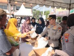 Polres Blitar Dukung Gerakan Pangan Murah, Salurkan Beras SPHP untuk Masyarakat