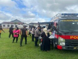 Polresta Banyuwangi Edukasi Warga Sambil Berbagi Lewat Wayang Golek