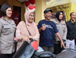 Senyum Bahagia Korban Curanmor di Kota Malang Saat Polisi Temukan dan Kembalikan Motor yang Hilang