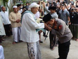 Silaturahmi ke Ponpes Al-Hamidy Banyuanyar, Kapolri: Tanpa Dukungan Ulama Pekerjaan Kami Sangat Berat