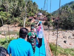 Danramil 0801/04 Tegalombo Hadiri Peresmian Jembatan ASA SCTV Ke 34 Di Wilayah Pacitan