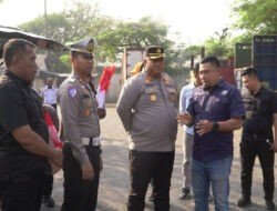 Jelang HUT RI ke-80 Polres Pasuruan Gandeng Mahasiswa, LSM, dan Media Bagikan 500 Bendera untuk Supir Truk dan Warga Perumahan