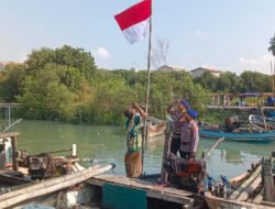 Semarak Kemerdekaan ke-80 Republik Indonesia, Gresik Gelar Aksi Bersih Pesisir dan Bagikan 10.000 Bendera Merah Putih