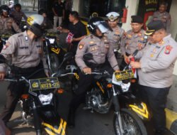 Menyemarakkan HUT ke-80 RI, Kapolres Pasuruan Pasang Umbul-Umbul, Bendera, dan Hias Kendaraan Dinas