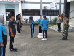 Sambut Hut RI Ke 80, Babinsa Koramil 0801/03 Arjosari Beri Pelatihan Paskibraka Kecamatan