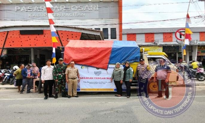 Babinsa Koramil 0801/03 Arjosari Lakukan Pendampingan Kegiatan Gerakan Pangan Murah