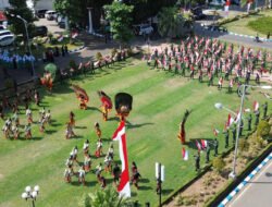 Semarak HUT ke 80 Kemerdekaan RI, Kodim Ponorogo Kibarkan Bendera Merah Putih Secara Massal Diiringi Tarian Reog