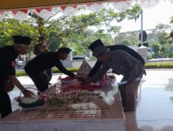 Yayasan WR. Supratman Lakukan Giat Upacara HUT RI Ke 80 dan Tabur Bunga Bersama Ormas Dan Elemen Komunitas Surabaya