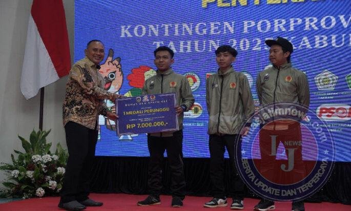 Dandim Pacitan dan Forkopimda Serahkan Penghargaan Untuk Atlet Porprov