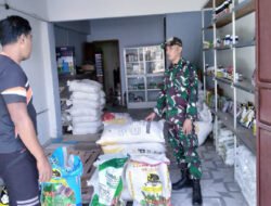 Babinsa Kodim Ponorogo Pantau Kios Pupuk Bersubsidi untuk Petani